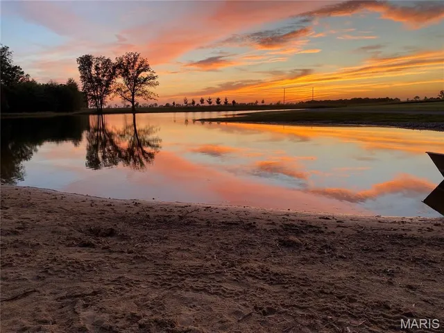 $625,000 | 2076 Wisher Road, Patoka, IL 62875