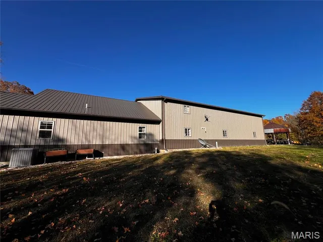 $625,000 | 2076 Wisher Road, Patoka, IL 62875