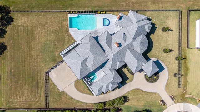$2,500,000 | 2 Little Sorrell Court, Tomball, TX 77377