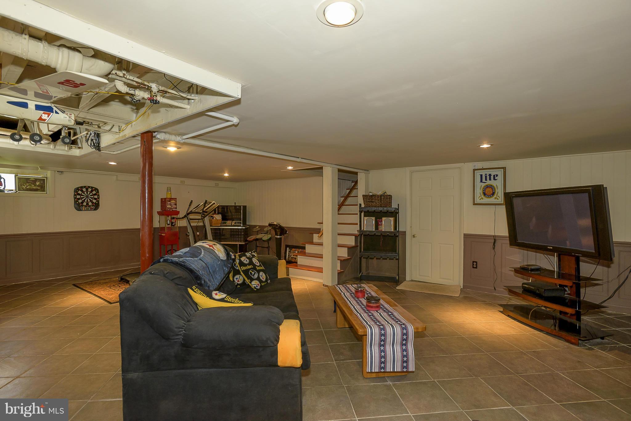 636 Deale Road Deale, MD 20751 - Photo 18 of 30 a living room with furniture and a flat screen tv