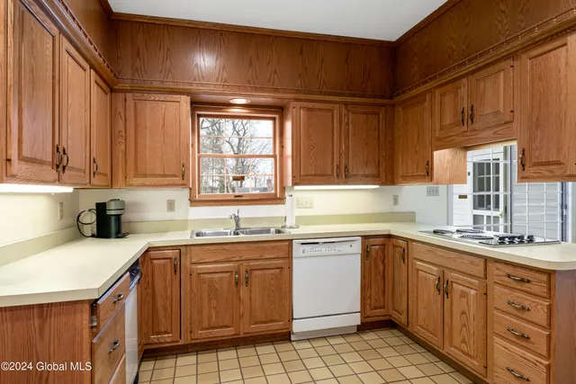 $7,500,000 | 660 North Broadway, Saratoga Springs, NY 12866