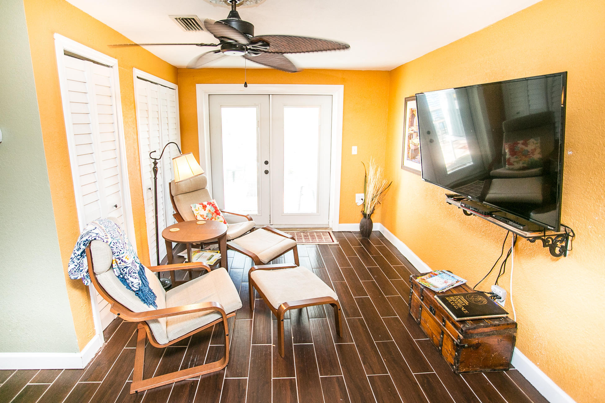 210 Palmetto Road St. Augustine, FL 32080 - Photo 6 of 16 a living room with a flat screen tv and a window