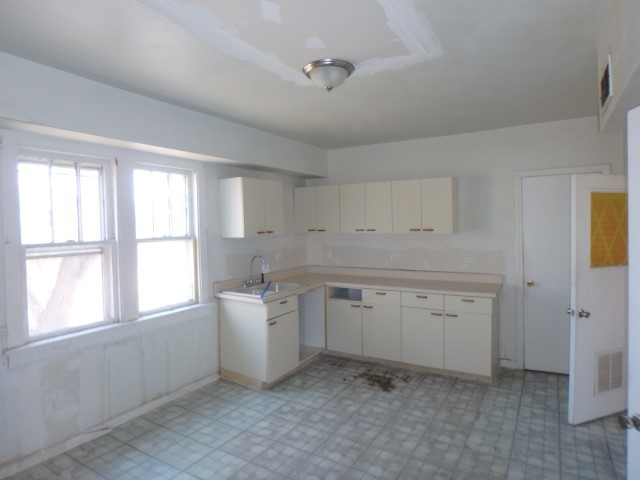 228 155th Street Calumet City, IL 60409 - Photo 12 of 20
