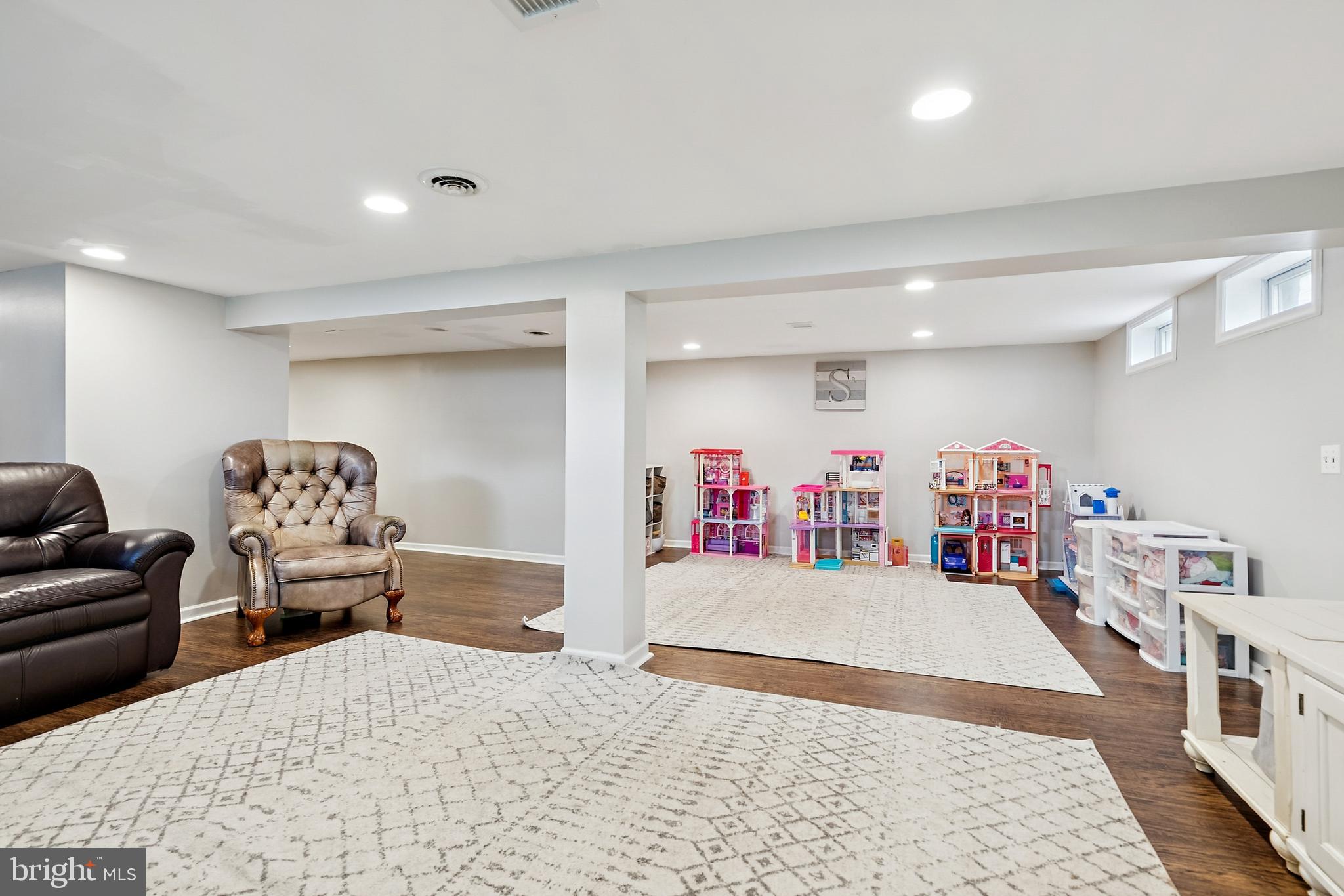 520 Rutgers Avenue Burlington, NJ 08016 - Photo 22 of 29 a bedroom with furniture and a book shelf