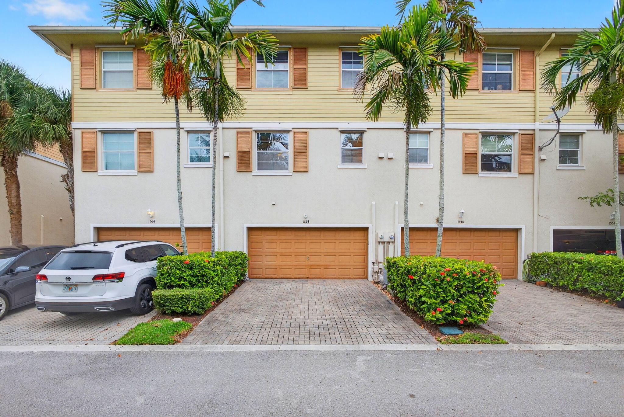 1562 Grande Cull Way Jupiter, FL 33458 - Photo 6 of 35 2 Car garage