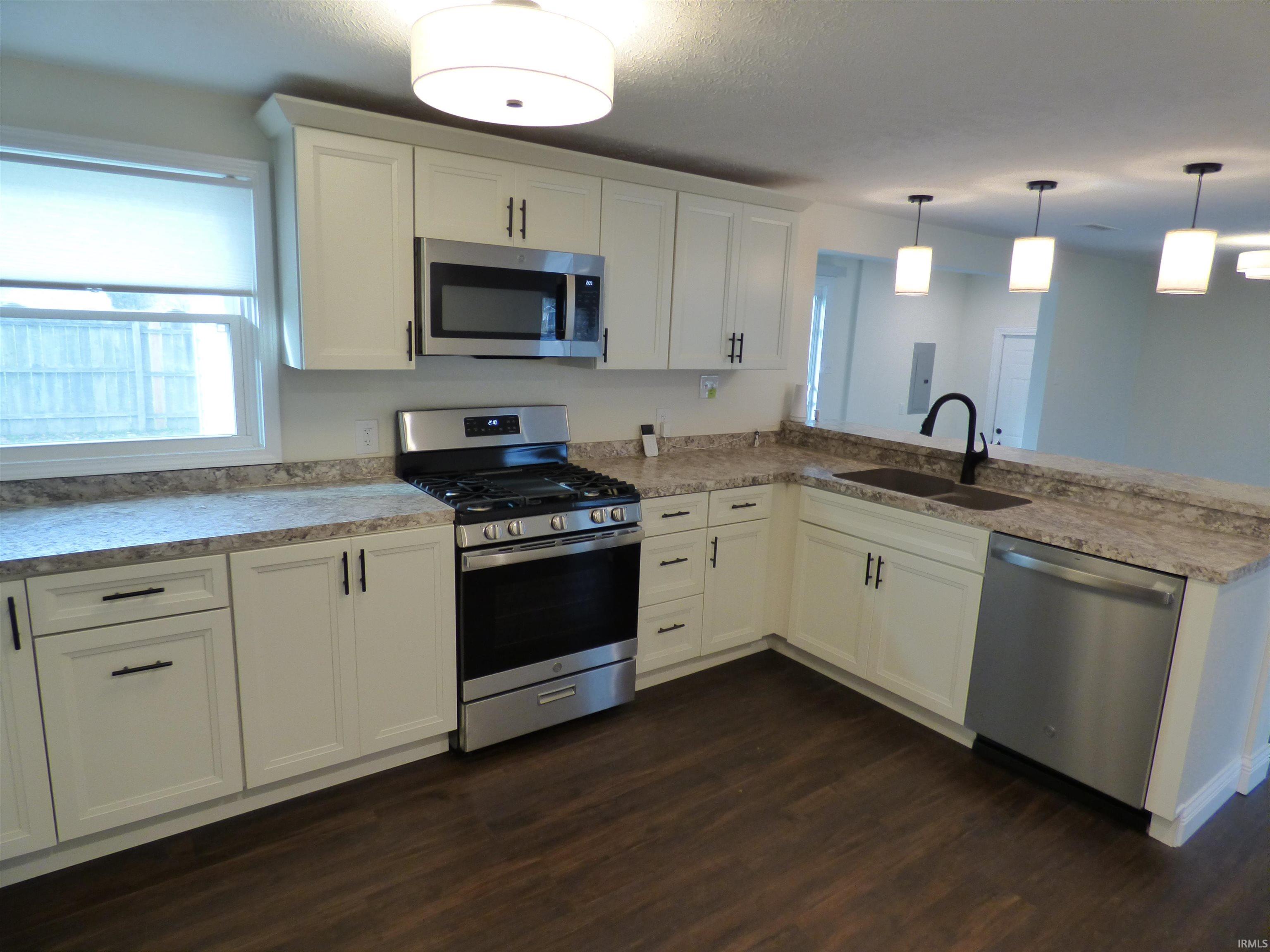 55075 Sundown Road South Bend, IN 46628 - Photo 7 of 25 Gallery Image 7