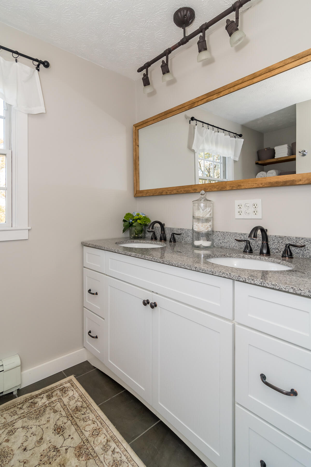 5 Windmill Road Buzzards Bay, MA 02532 - Photo 14 of 53 Second floor full bath