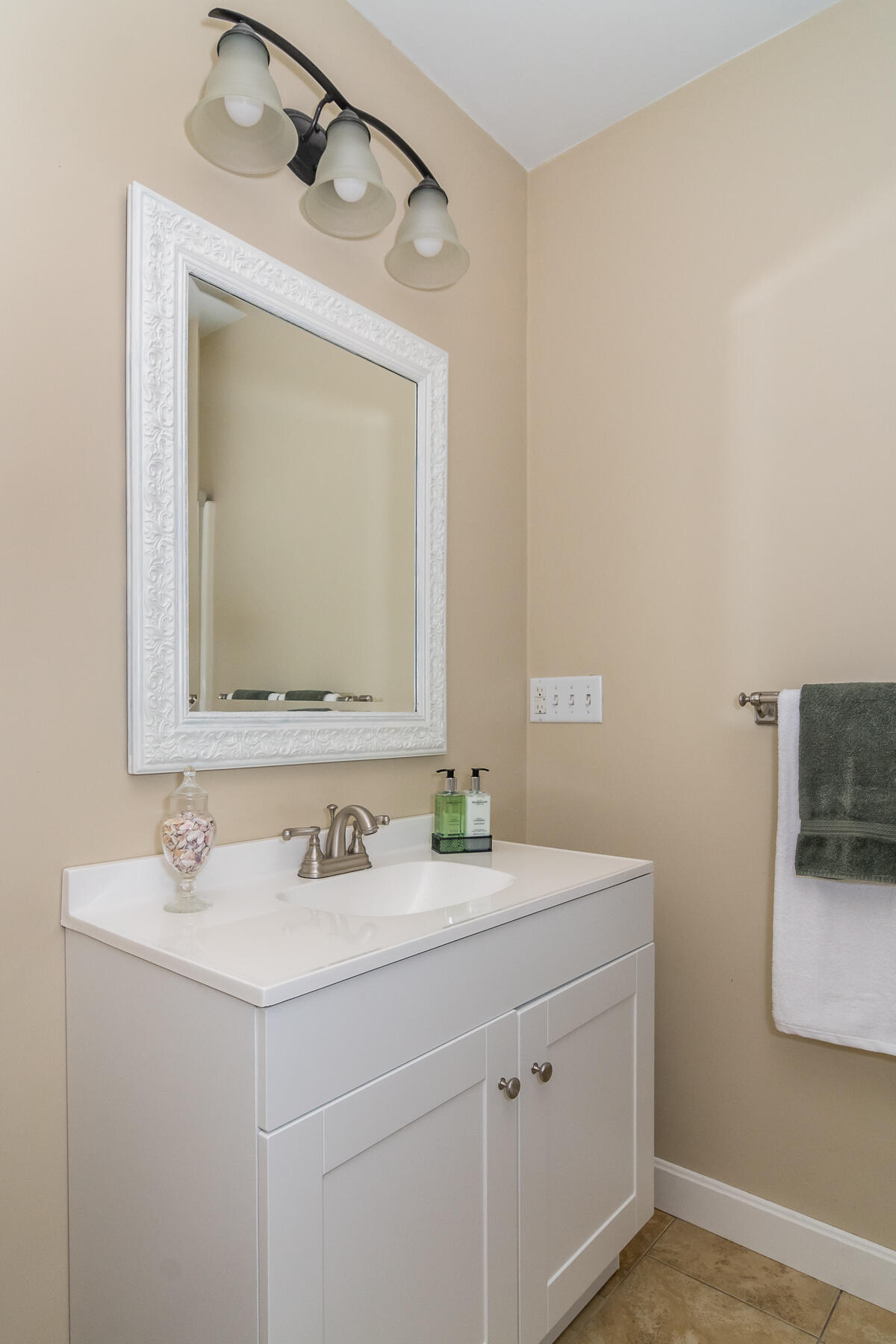 5 Windmill Road Buzzards Bay, MA 02532 - Photo 30 of 53 Inlaw full bathroom