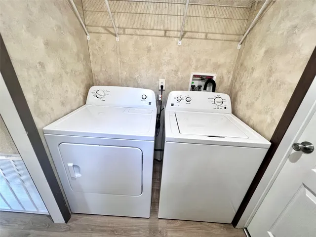 $1,500 | 9111 Puritan Way, Rosharon, TX 77583