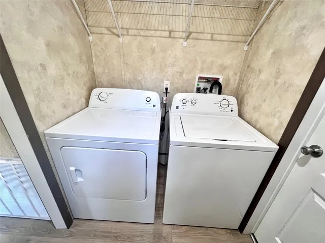 $1,500 | 9111 Puritan Way, Rosharon, TX 77583