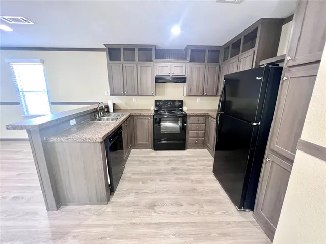 $1,500 | 9111 Puritan Way, Rosharon, TX 77583