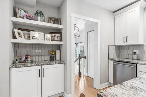 $1,195,000 | 843 North East Avenue, Oak Park, IL 60302