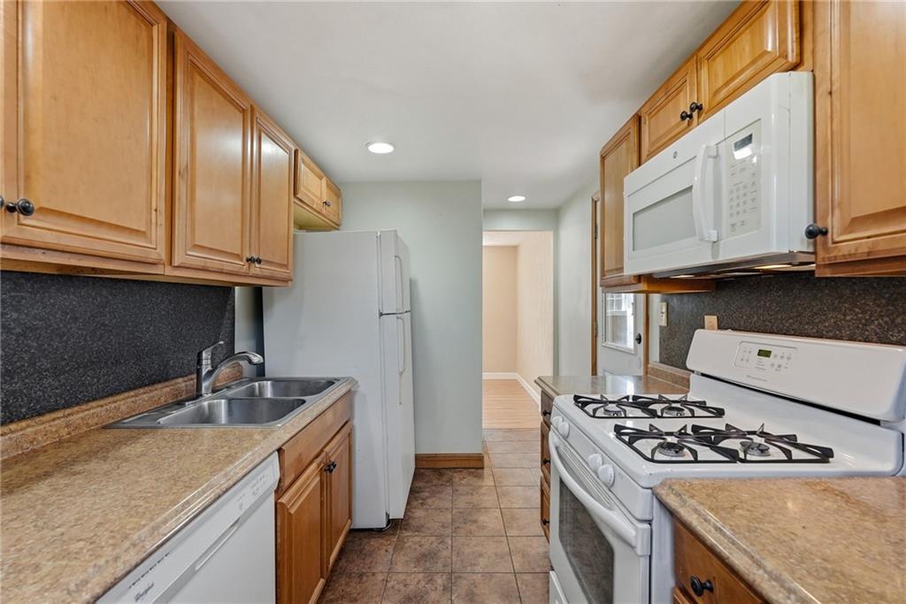 181 Castle Road Pittsburgh, PA 15234 - Photo 14 of 32 Gallery Image 14