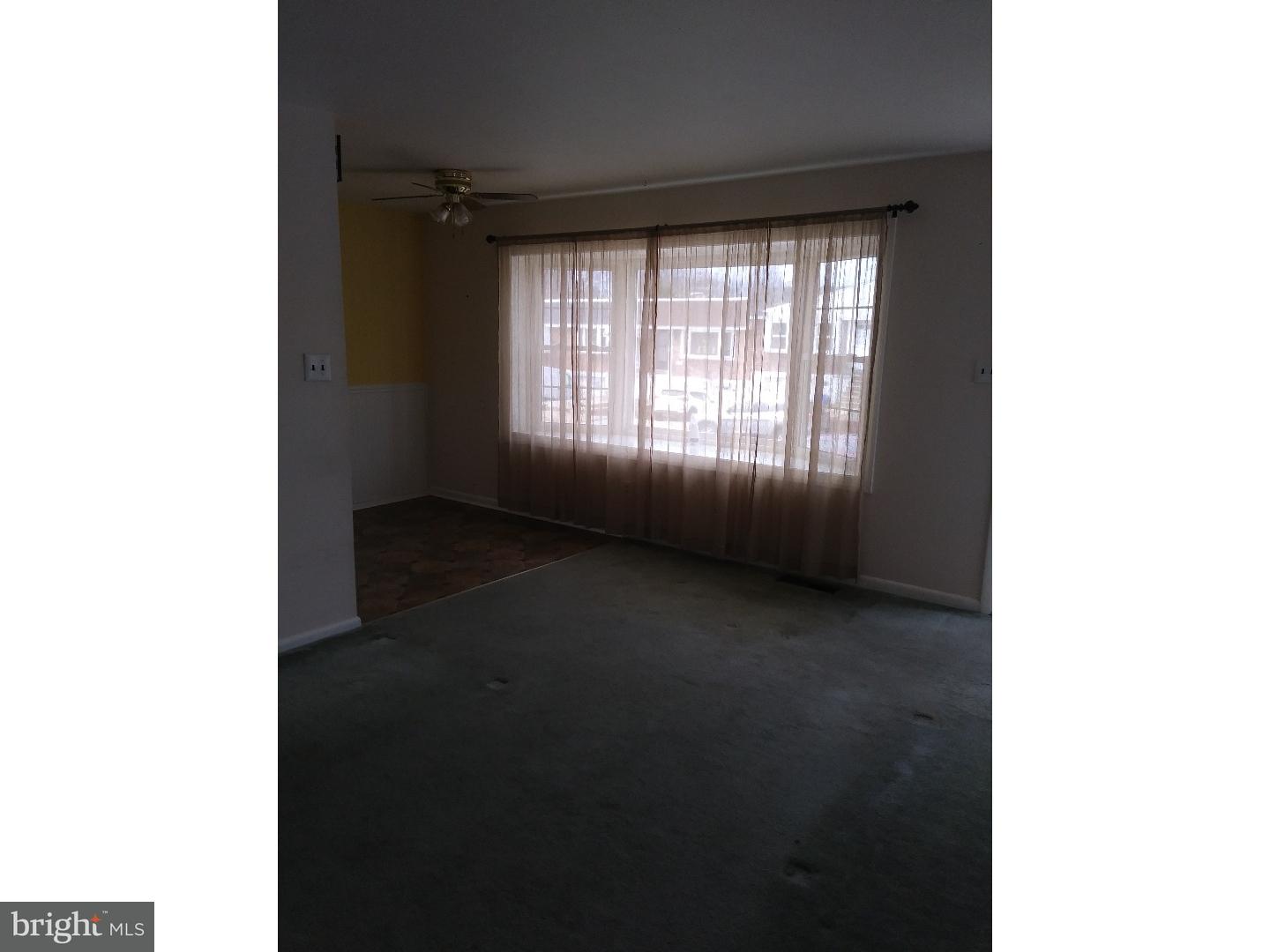 3201 Rhett Road Philadelphia, PA 19154 - Photo 8 of 14 Living Room
