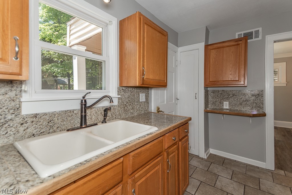 848 Roanoke Road Cleveland Heights, OH 44121 - Photo 15 of 33