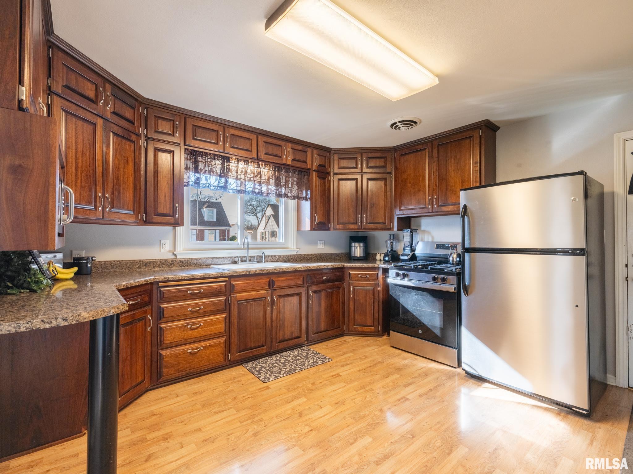 1504 North 5th Street Pekin, IL 61554 - Photo 21 of 60