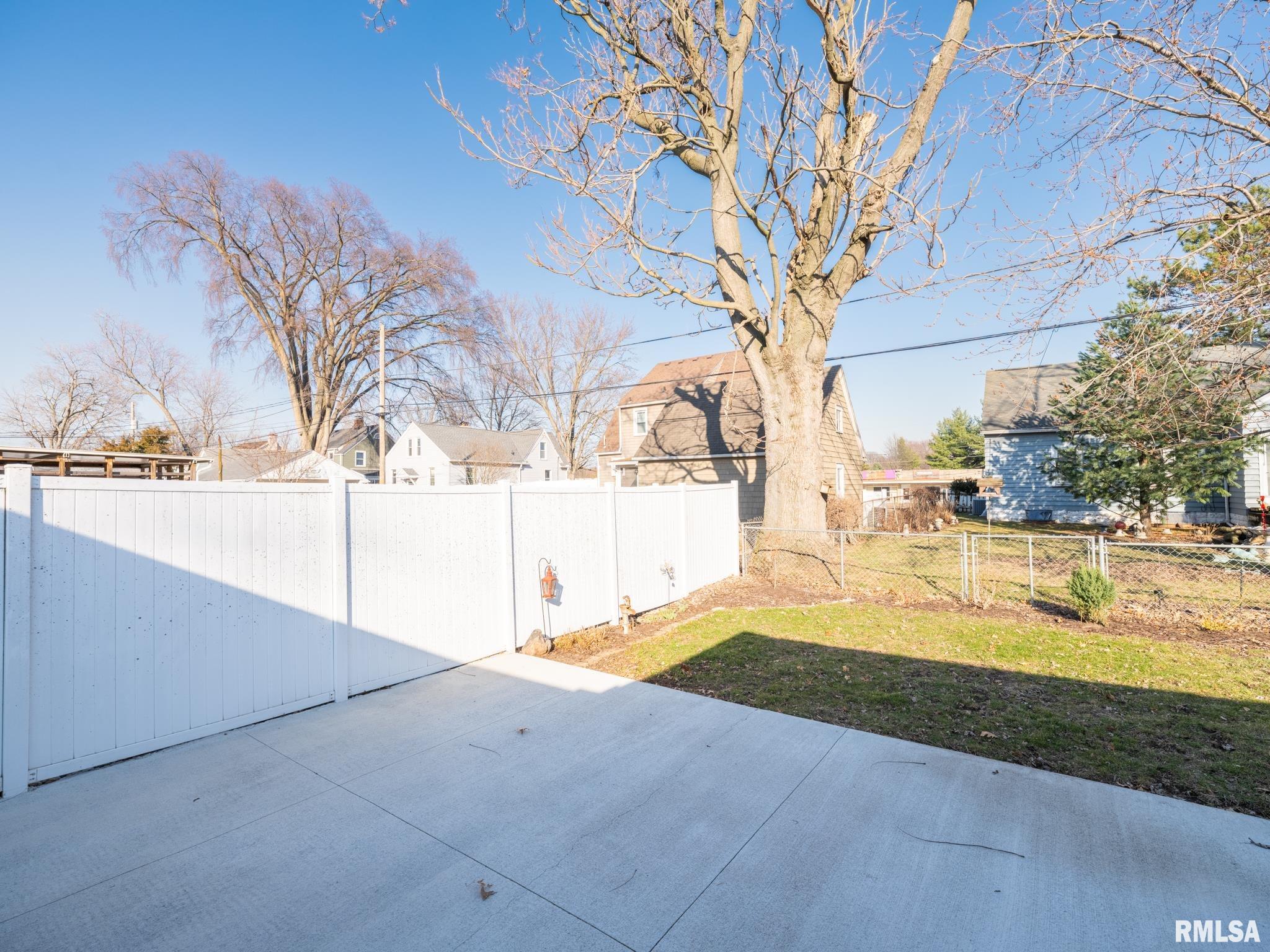 1504 North 5th Street Pekin, IL 61554 - Photo 5 of 60