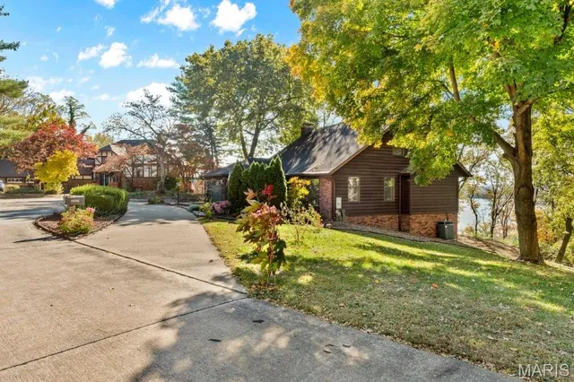 $599,900 | 3403 Riverview Court, Godfrey, IL 62035