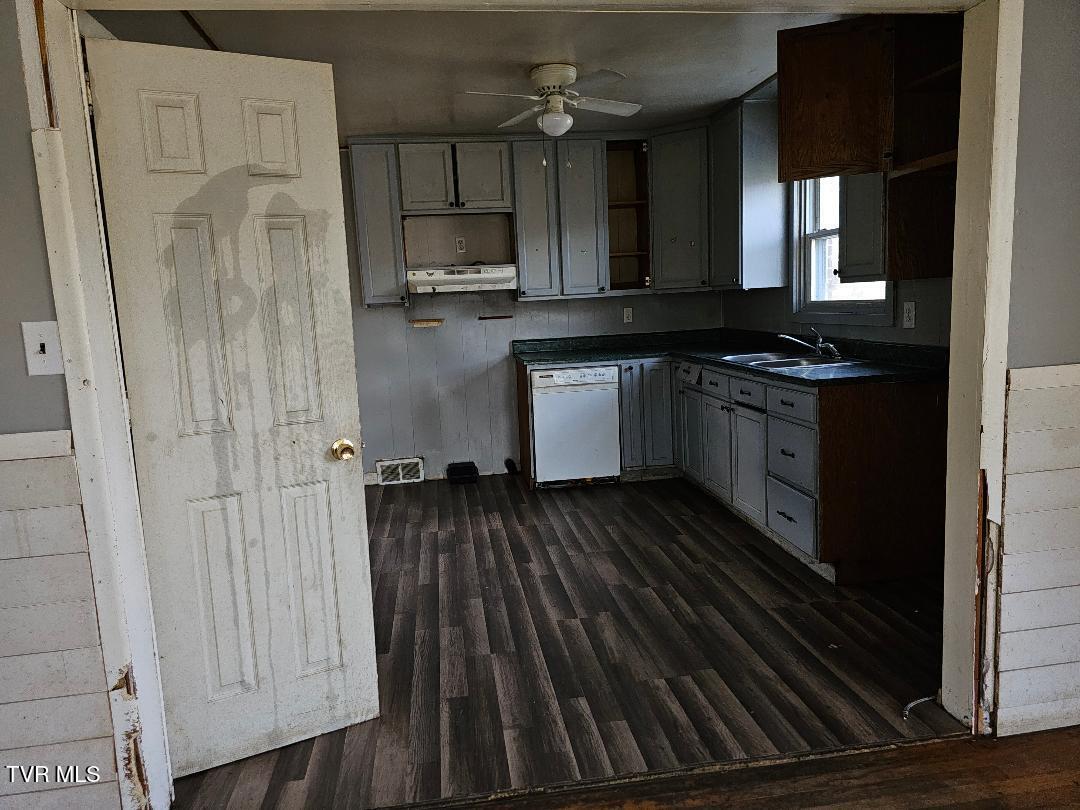 34520 Fleet Road Glade Spring, VA 24340 - Photo 5 of 28 Kitchen