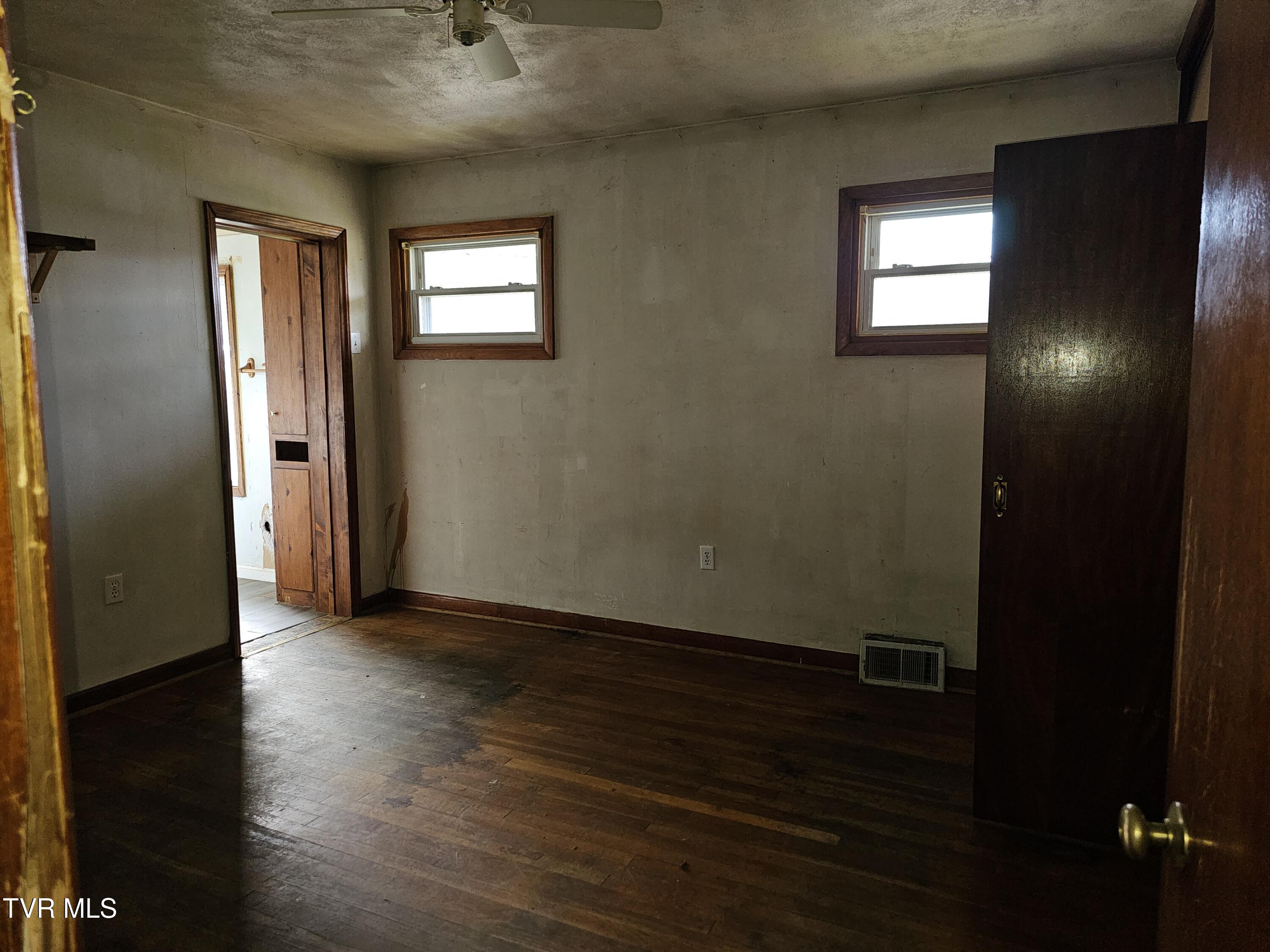 34520 Fleet Road Glade Spring, VA 24340 - Photo 8 of 28 20251213_125534