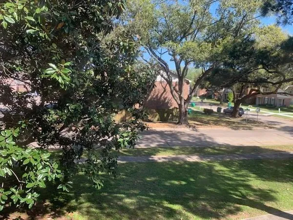 $1,350 | 714 Fairfax Drive, Unit 123, Gretna, LA 70056