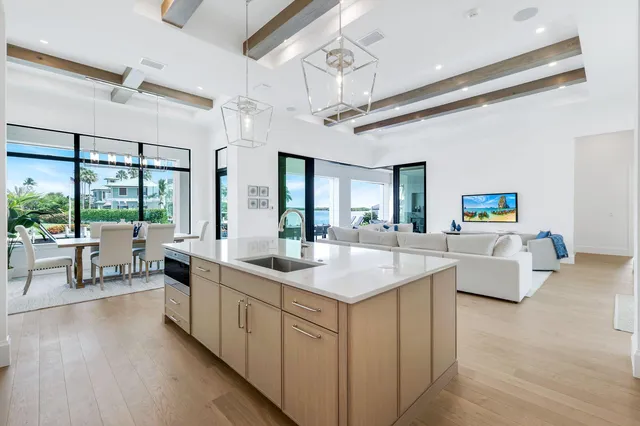 $7,995,000 | 960 Iris Court, Marco Island, FL 34145