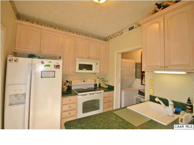 468 Three Ridges, Unit THREE Roseland, VA 22967 - Photo 2 of 15 Kitchen