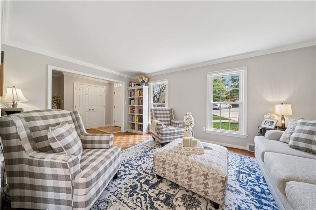 305 Butternut Court Pittsburgh, PA 15238 - Photo 7 of 35