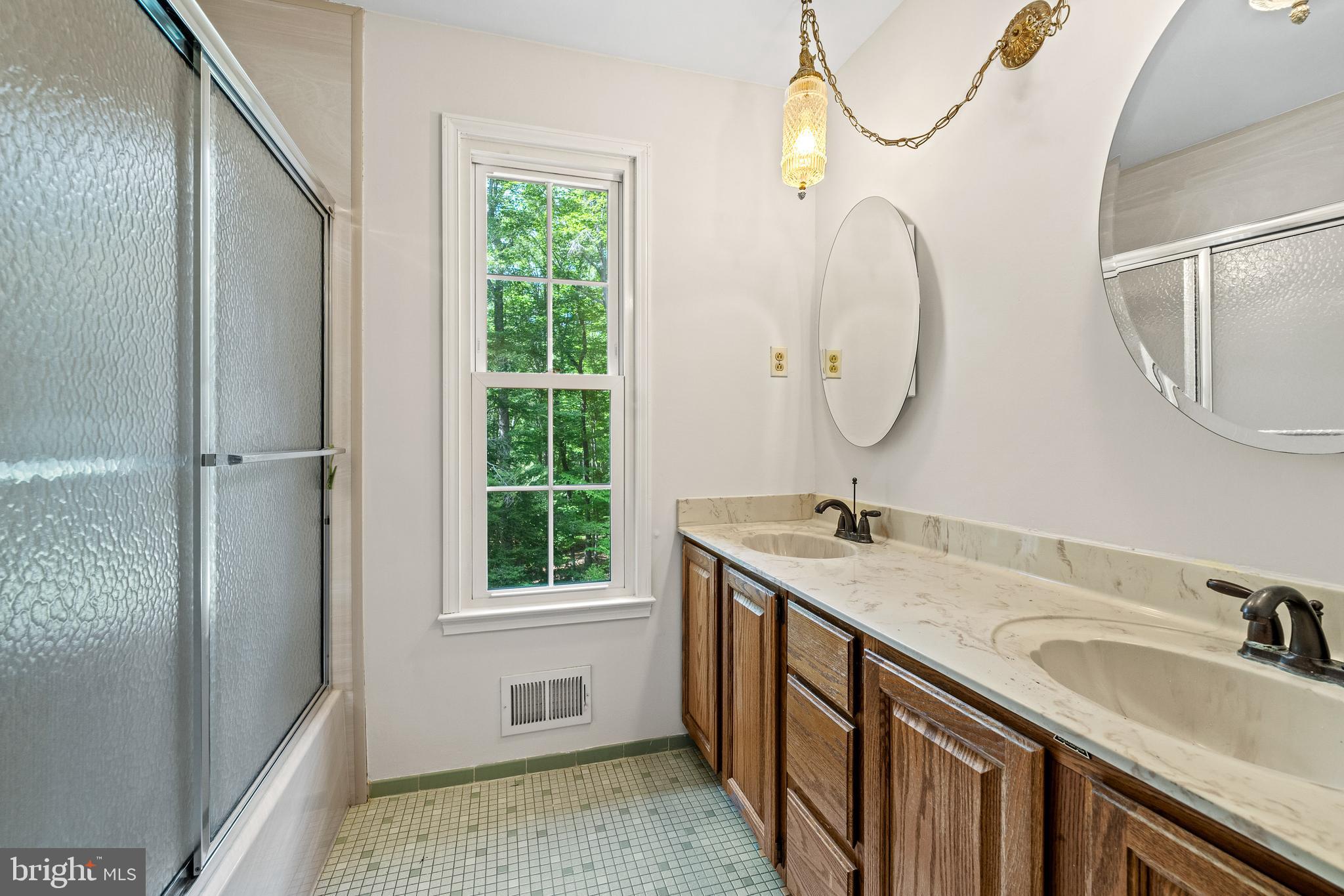 5420 Well Spring Road La Plata, MD 20646 - Photo 33 of 63 Upper Level Hall Bathroom