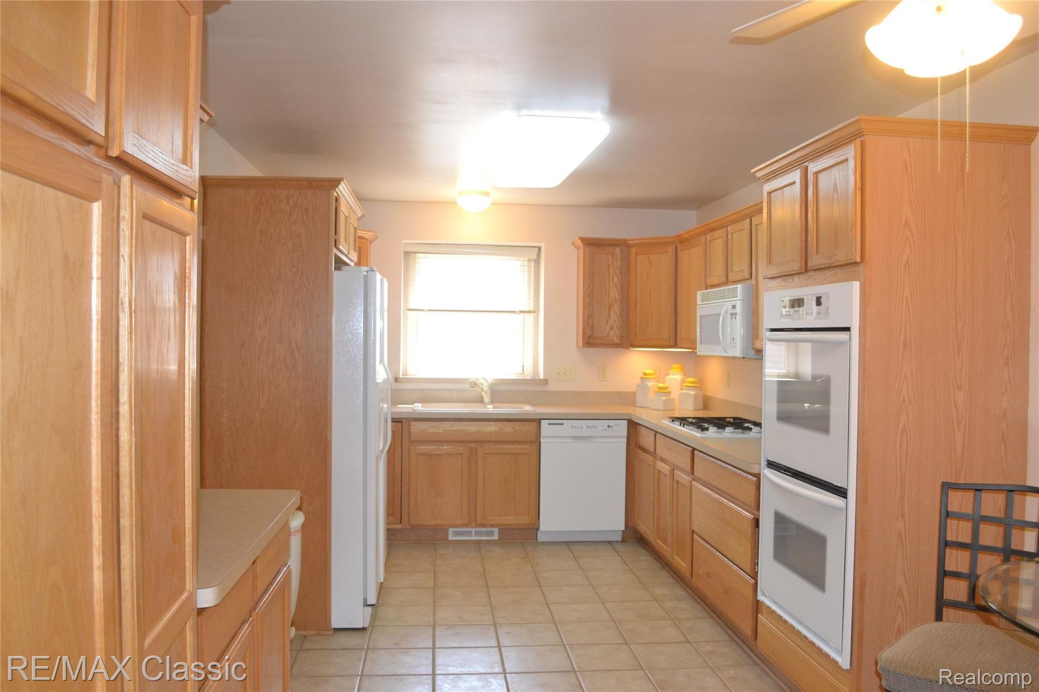 5720 Wedgewood Road Canton, MI 48187 - Photo 7 of 42 Kitchen