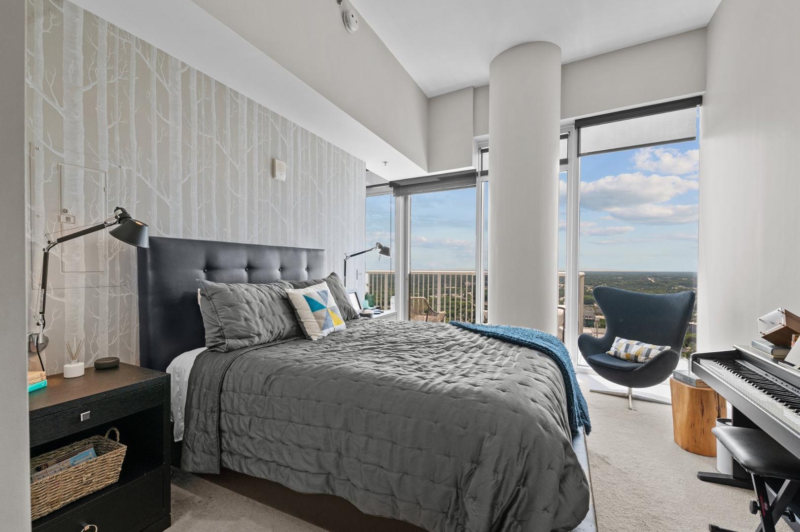 301 Fayetteville Street, Unit 33111 Raleigh, NC 27601 - Photo 22 of 64 a bedroom with a bed and a window