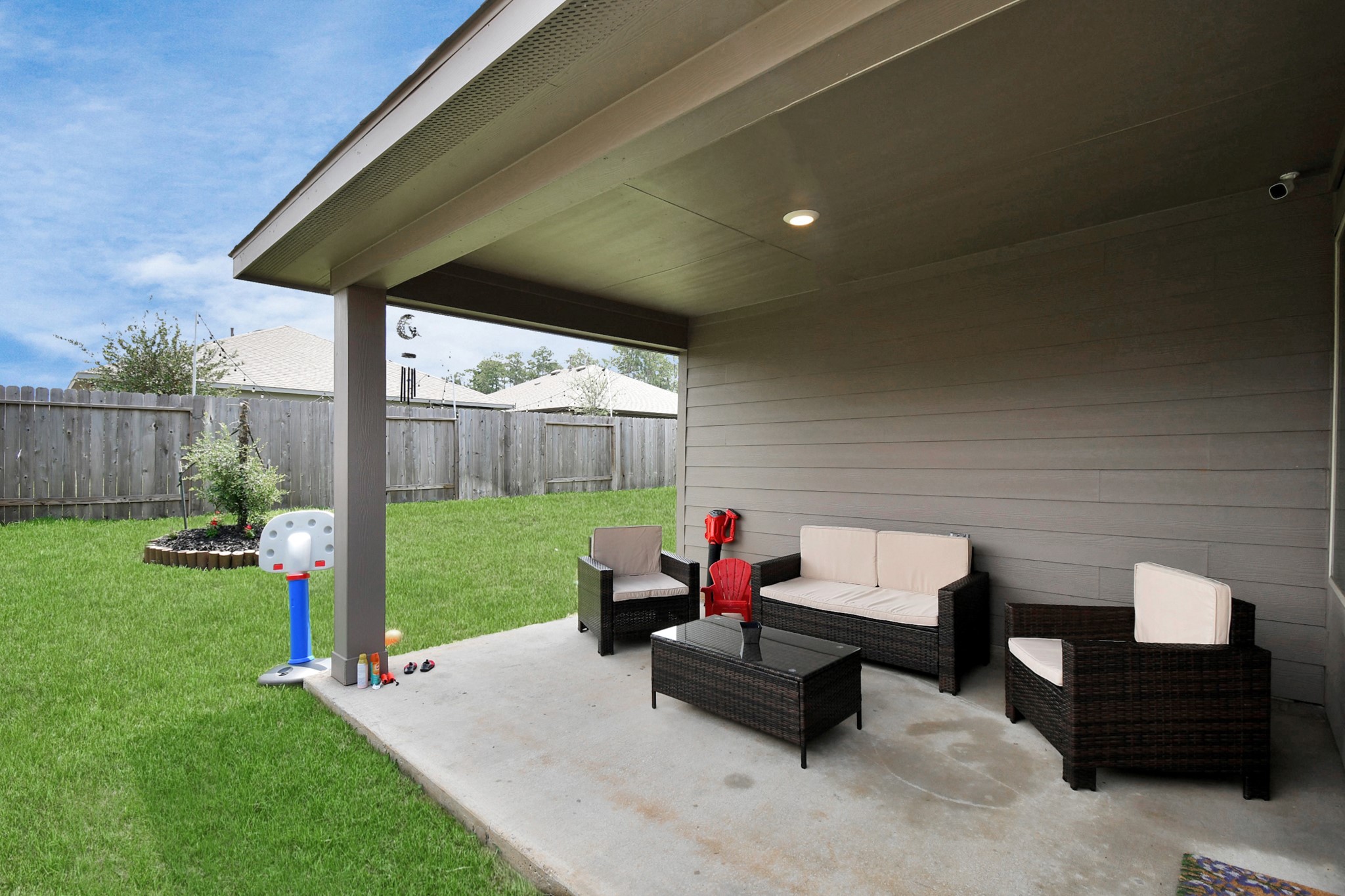 3610 Crimson Embers Lane Conroe, TX 77301 - Photo 33 of 41 a building outdoor space with garden view