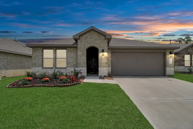 $2,100 | 3610 Crimson Embers Lane, Conroe, TX 77301