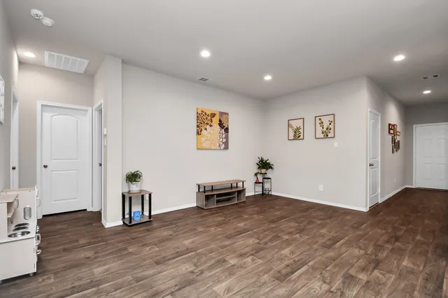 a view of a livingroom with furniture