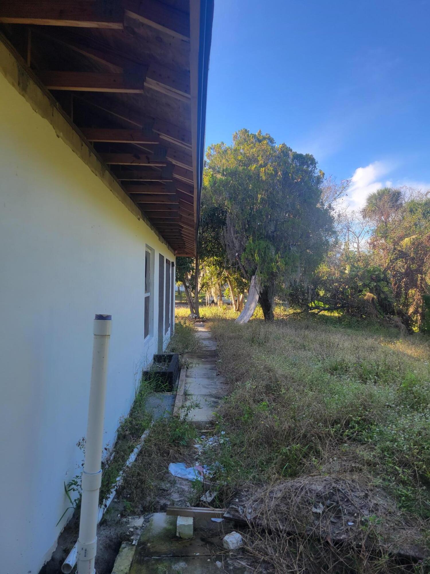 1817 Palm Boulevard Melbourne, FL 32901 - Photo 29 of 35 a view of a yard with a tree