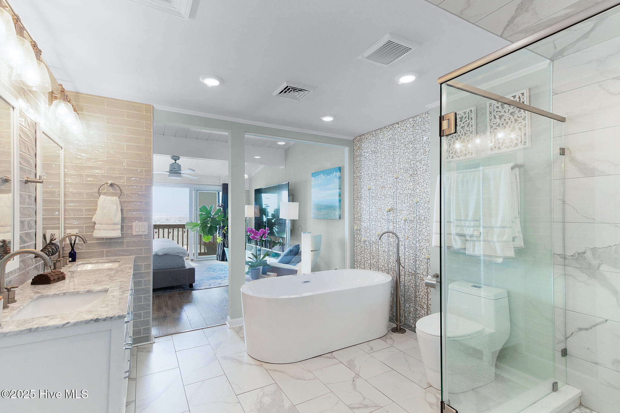 535 Salter Path Road, Unit 15 CORAL SHORES Pine Knoll Shores, NC 28512 - Photo 17 of 43 Primary Bathroom