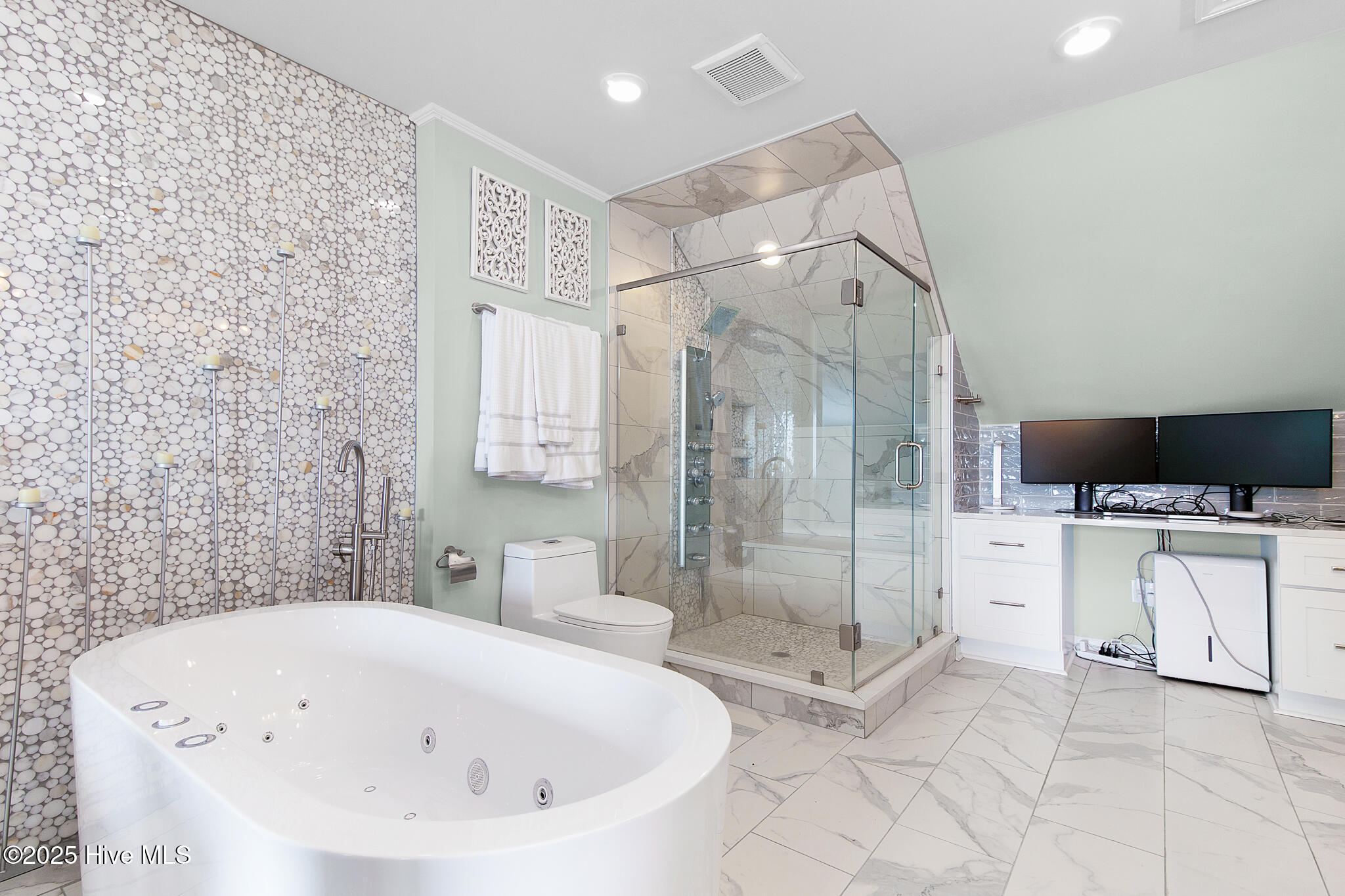 535 Salter Path Road, Unit 15 CORAL SHORES Pine Knoll Shores, NC 28512 - Photo 18 of 43 Primary Bathroom