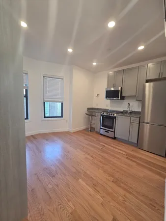 $1,595 | 165 Hawthorne Street, Unit 205, Chelsea, MA 02150