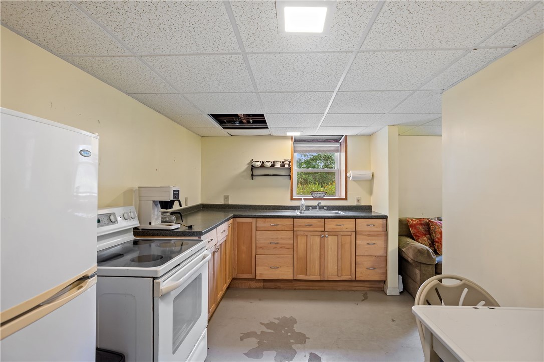 9 Boiling Spring Avenue Westerly, RI 02891 - Photo 23 of 33