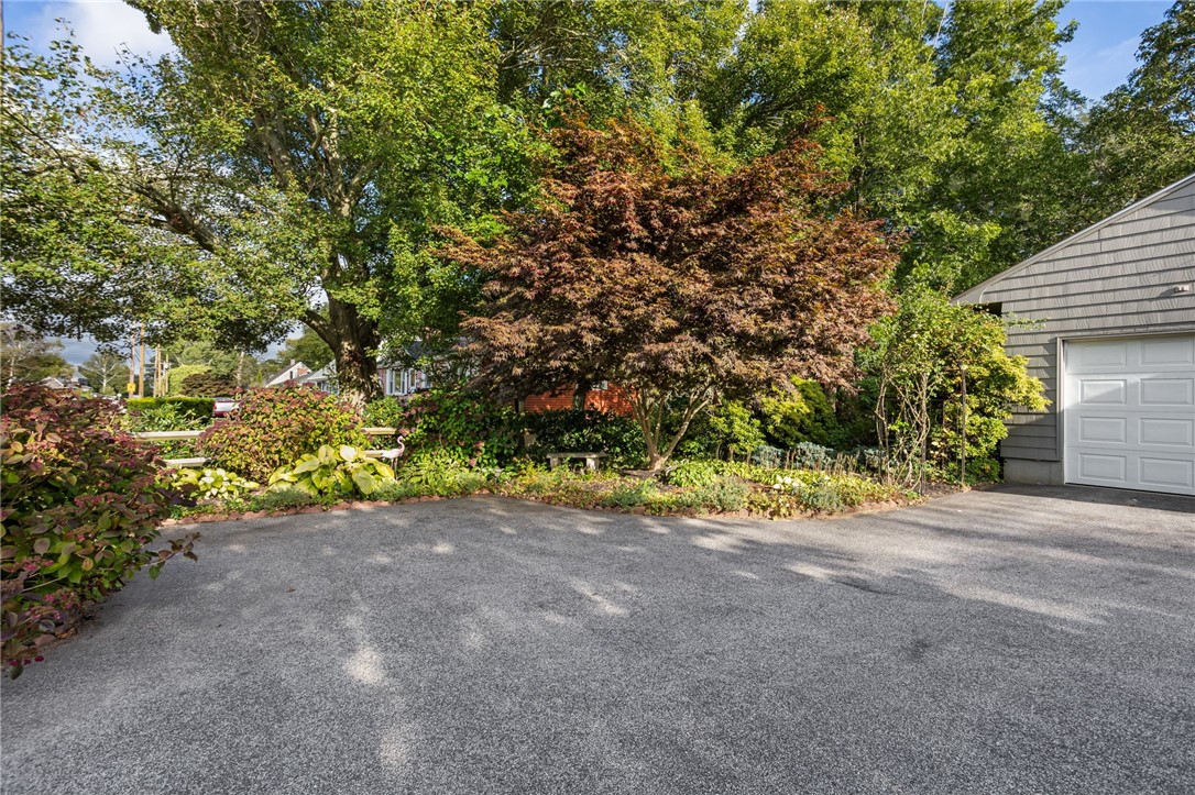 9 Boiling Spring Avenue Westerly, RI 02891 - Photo 3 of 33