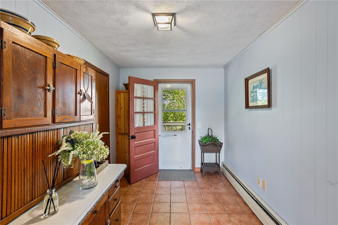 9 Boiling Spring Avenue Westerly, RI 02891 - Photo 4 of 33