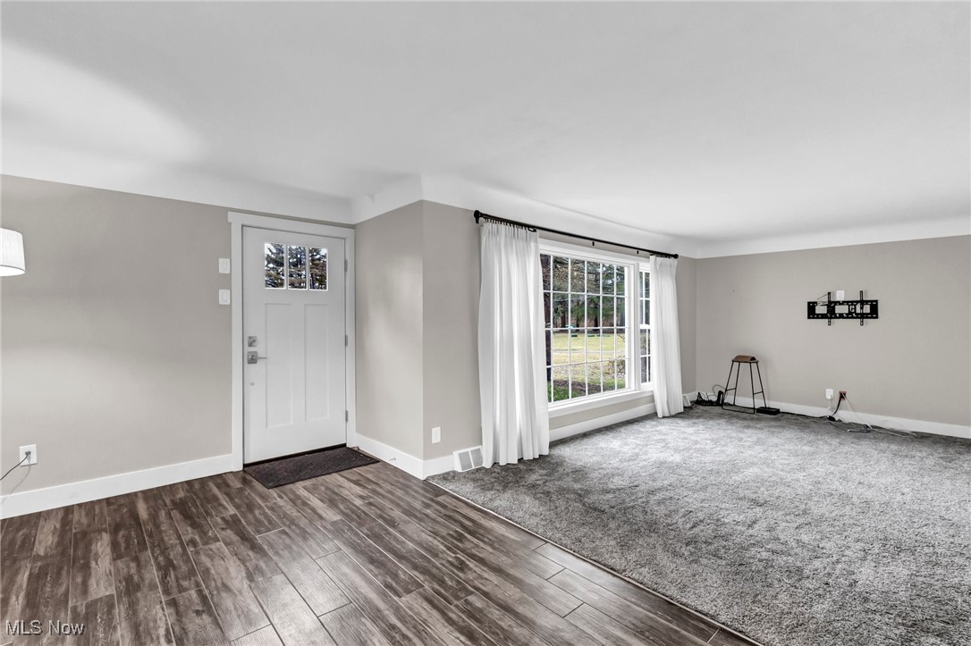 8376 Eagle Road Kirtland, OH 44094 - Photo 2 of 45