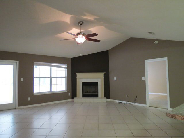 301 Monteith Oaks Drive Foley, AL 36535 - Photo 4 of 12 Living Room