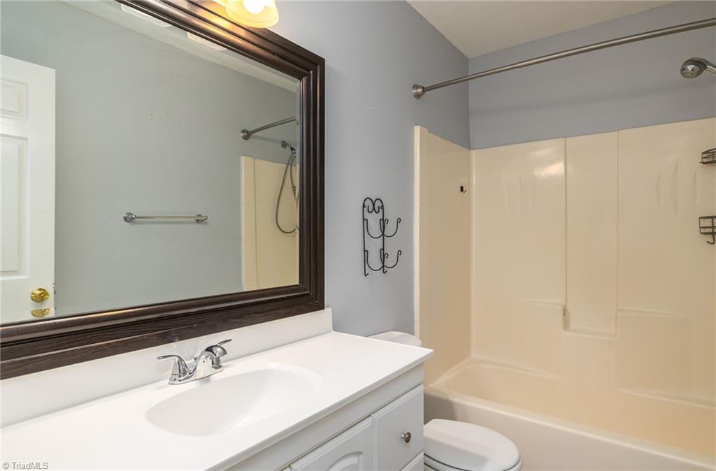 5425 Styers Ferry Road Clemmons, NC 27012 - Photo 17 of 31 Guest bath on upper level