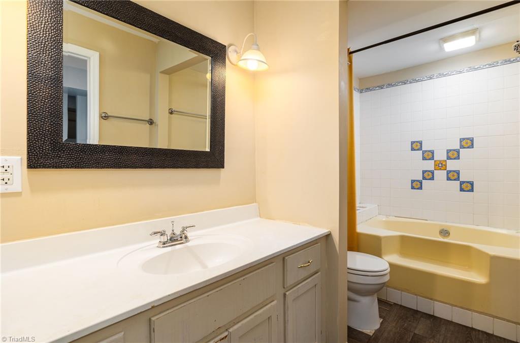 5425 Styers Ferry Road Clemmons, NC 27012 - Photo 23 of 31 Bath on lower level