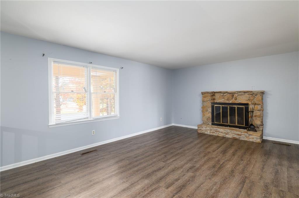 5425 Styers Ferry Road Clemmons, NC 27012 - Photo 5 of 31 Living room on upper level