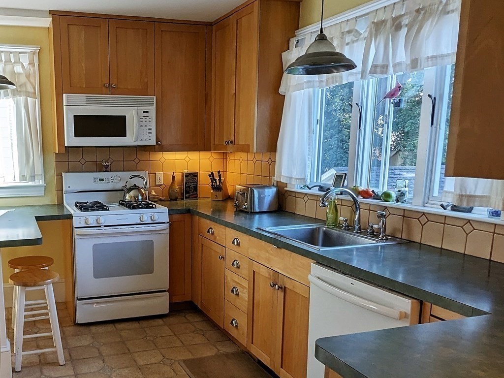 41 Stanley Road Belmont, MA 02478 - Photo 8 of 36 Gallery Image 8