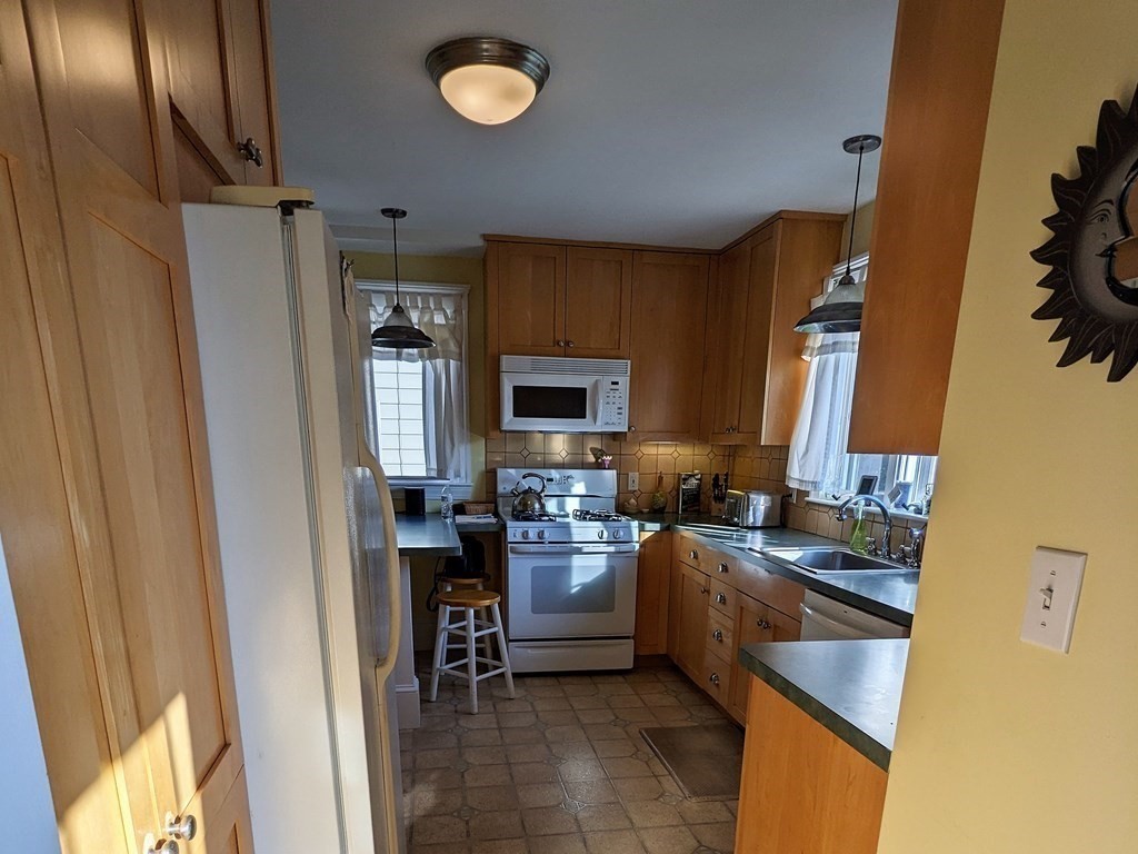 41 Stanley Road Belmont, MA 02478 - Photo 9 of 36 Gallery Image 9