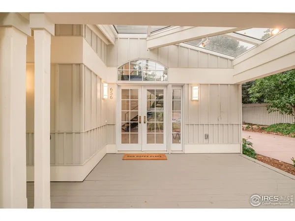 a view of a large white building