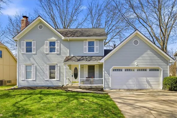 $375,000 | 1104 Southeast 7th Street, Lee's Summit, MO 64063